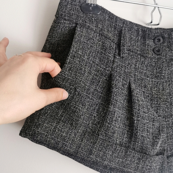 Shorts - Picture 3 of 6